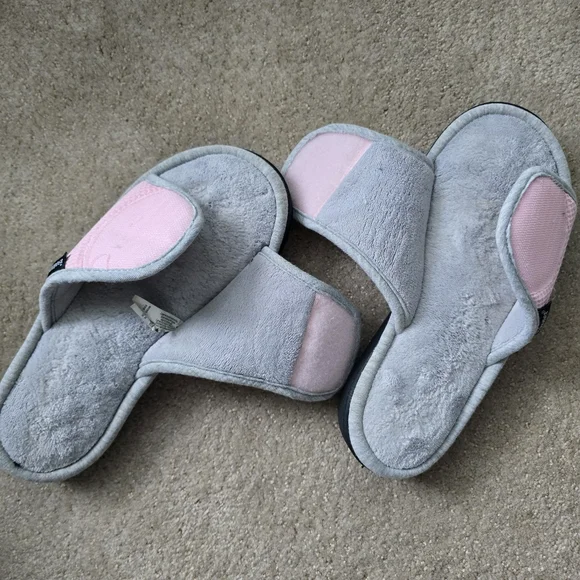 Women's isotoner Sport Adjustable Slide Slippers - Picture 5 of 6